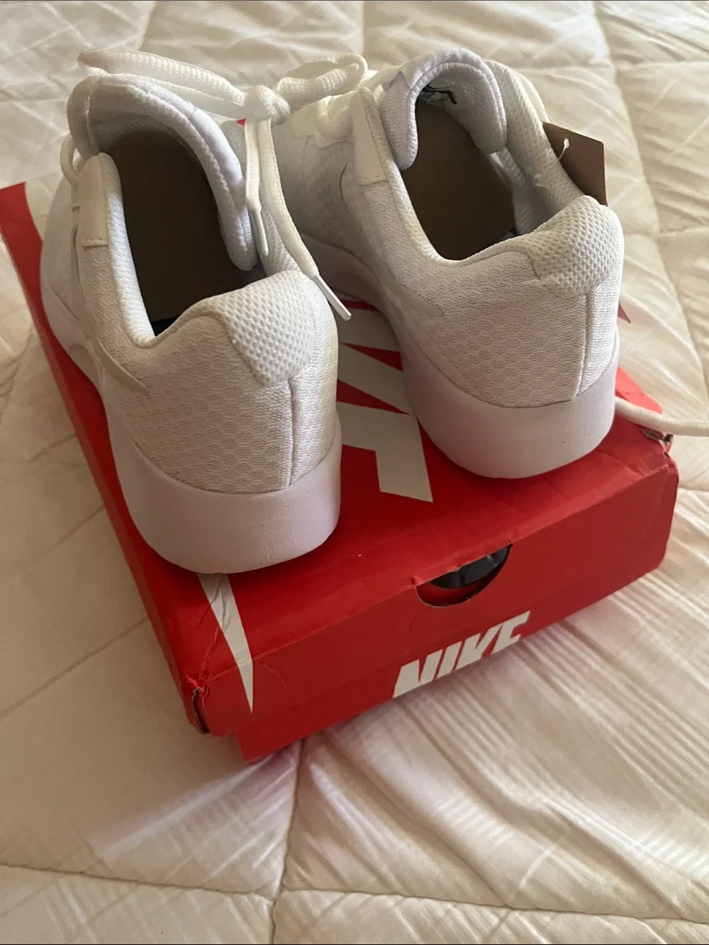 Nike Women's White Mesh Lightweight Sneakers